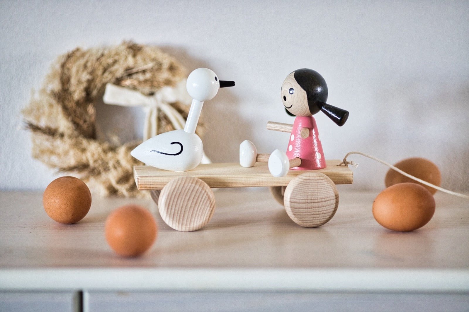 Girls with a Goose Pull Along toy. Dievčatko s húskou. - Jacob's Montessori